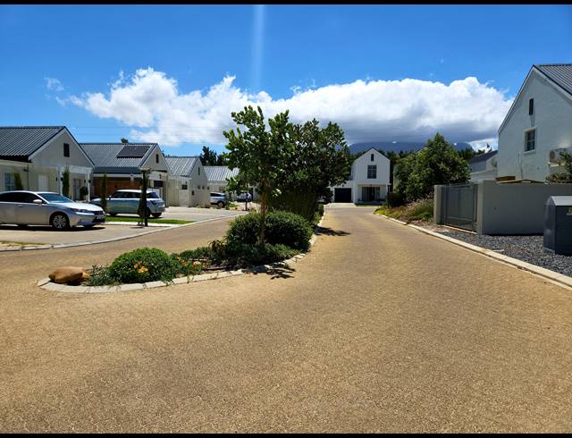 2 BEDROOM HOUSE RENTED IN TWEESPRUIT ESTATE